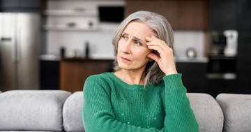 Alzheimer-kór: nem a feledékenységgel kezdődik – sokkal korábban jelentkezhetnek az első tünetek