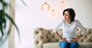 Alhasi fájdalom: mi állhat a háttérben, és mikor kell orvoshoz fordulni?