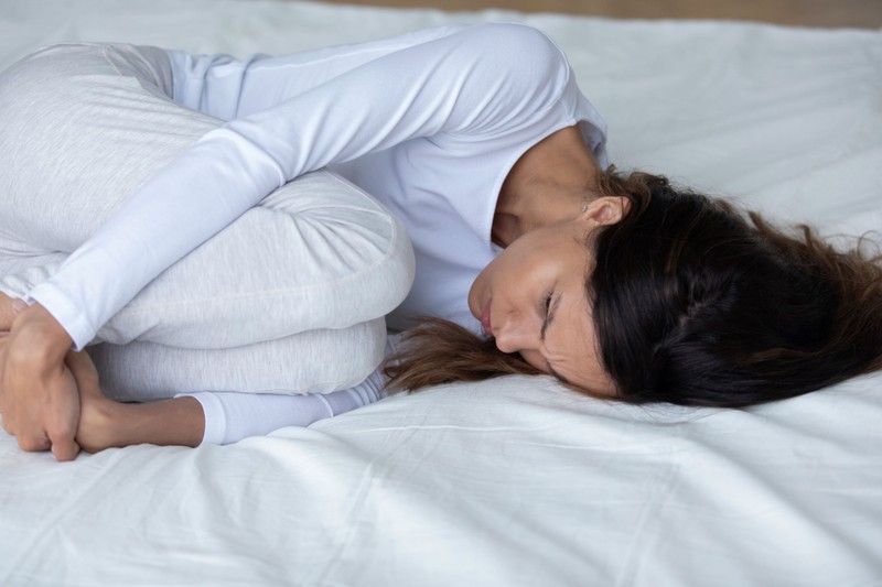 Azt gondolja, rossz testhelyzetben alszik, vagy megerőltette a lábát? Másra is gyanakodhat!