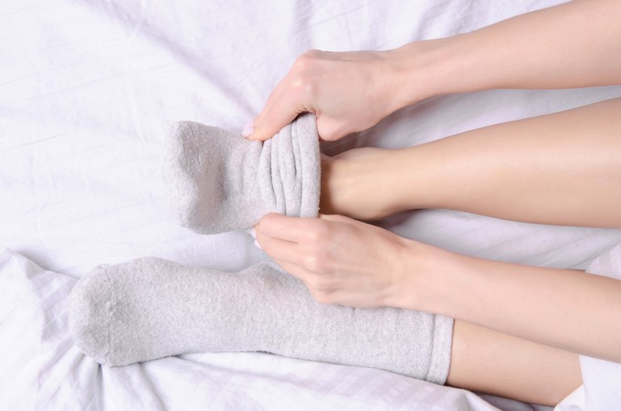 Zokniban alvás – egészséges vagy ártalmas? A szakértők szerint ez az igazság című cikk nyitóképe