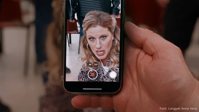 Oroszlán Szonja élesztett újra egy nőt a NAV ügyfélszolgálatán