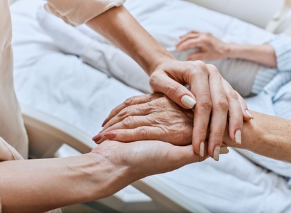 Ez történhet néhány nappal a halál előtt - a hospice orvos 27 év alatt újra és újra találkozott vele című cikk nyitóképe