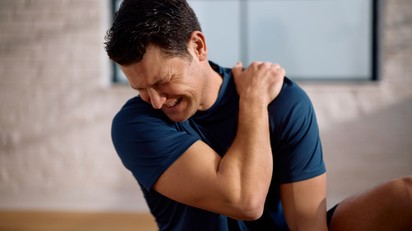 Sokan csak legyintenek a vállfájdalomra – pedig a májrákot is jelezhet című cikk nyitóképe