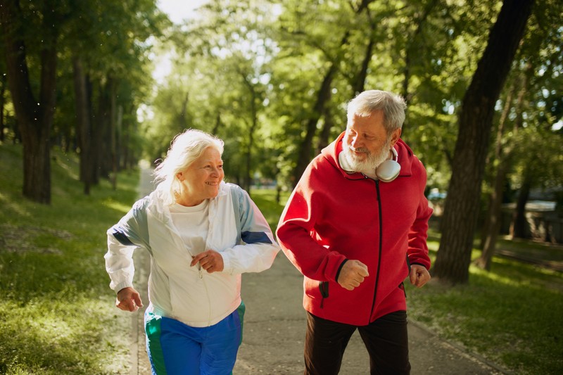 Mozgás 65 év felett: így előzheti meg nagyobb eséllyel a sérüléseket, baleseteket