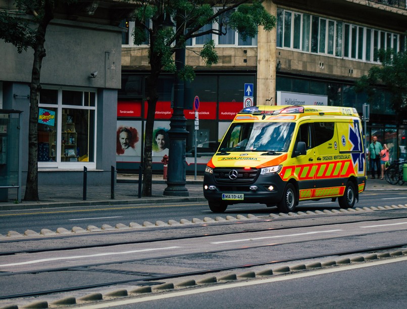 mentő, felesleges hívások, segélyhívó