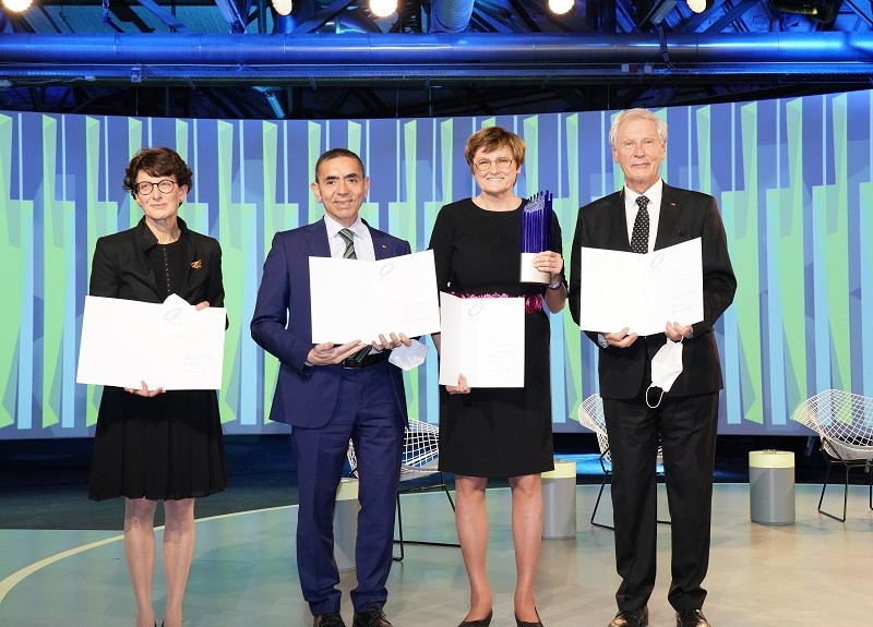 Újabb rangos díjat kapott Karikó Katalin  - most a németektől