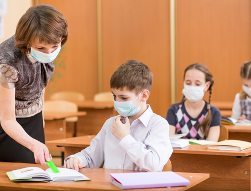 A tanárok könnyen kerülhetnek kapcsolatba beteg diákokkal.