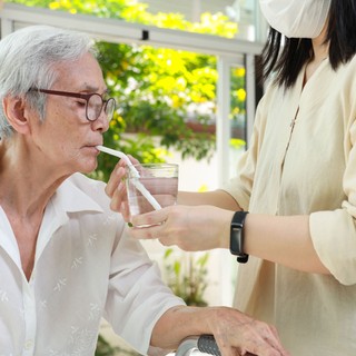 Stroke után otthon: így segíthet szerettének, ha nyelési zavarral küzd című cikk nyitóképe