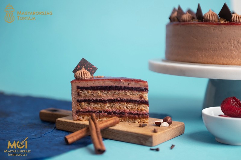 Karikó Huncut szilva hercege lett idén Magyarország legjobb tortája