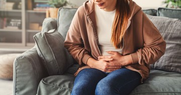 Hét évig nem vette komolyan a tüneteit – 25 évesen 4. stádiumú vastagbélrákot diagnosztizáltak nála