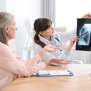 Egy napon belül diagnosztizálták és gyógyították meg a tüdőrákból az idős asszonyt című cikk nyitóképe