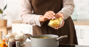  Ég a gyomra? Igyon rá krumplilevet! Egy kutató nagymámája adta az ötletet a gyomorfekély ellenszeréhez 