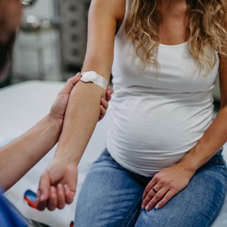 Mi a Négyes teszt vizsgálat terhesség alatt és mit mutat ki? című cikk nyitóképe