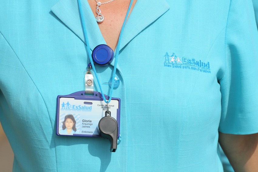 A kétlépcsős béremelés üteme felháborodást váltott ki a szakdolgozók között.