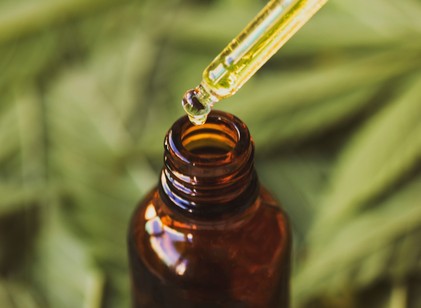 Mire jó a CBD-csepp? Ezt érdemes tudni róla, mielőtt kipróbálná című cikk nyitóképe