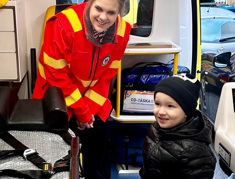 mentő, gyerek, szülinap, mentőpalota