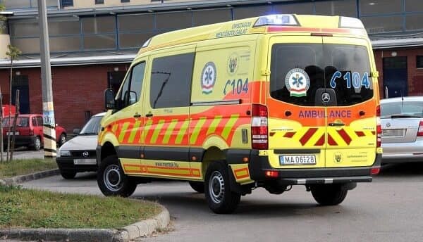 Épp a mentőegység mellett történt egy újabb karambol az úton.