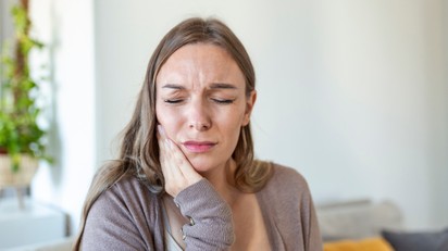 Állkapocsfájdalom és kattogás: miért nem elég csak az állkapcsot kezelni? című cikk nyitóképe