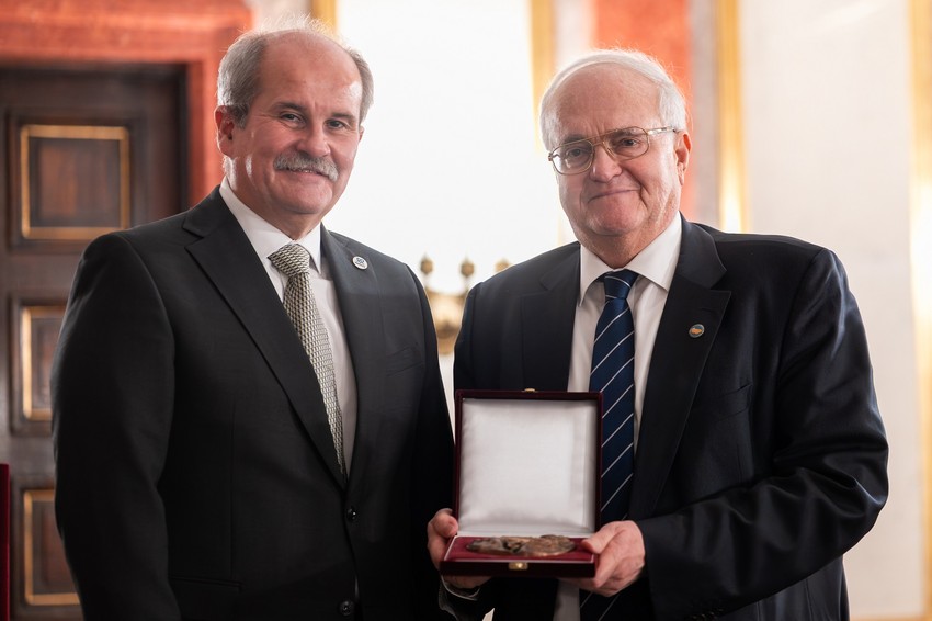 Prof. Dr. Kempler Péter, a Semmelweis Egyetem Belgyógyászati és Onkológiai Klinikájának egyetemi tanára, az MTA doktora.