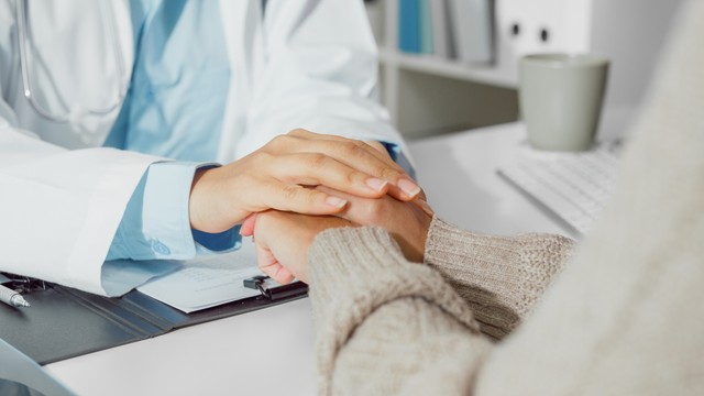 Az önzetlen segítségért cserébe a betegek szeretete a fizetség - ez motiválja a Vakcinainfós orvosokat