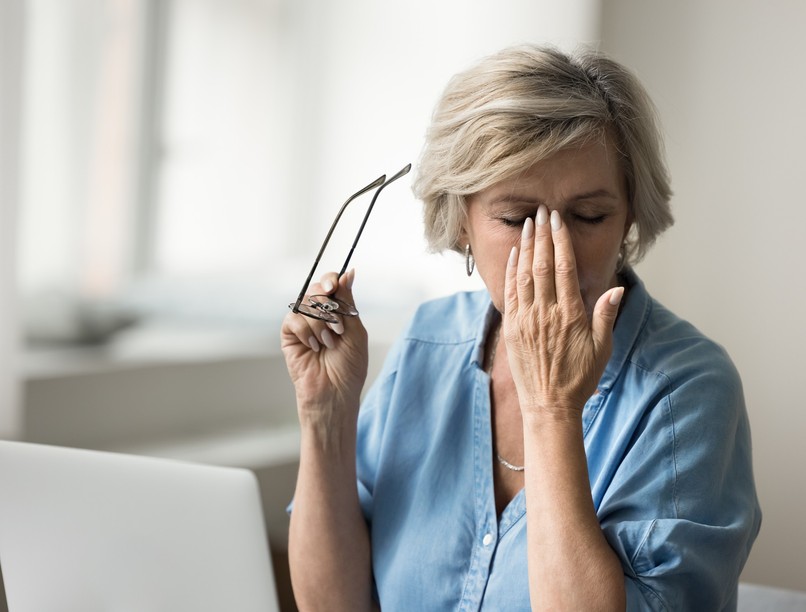 fekete pöttyök látótérben oka