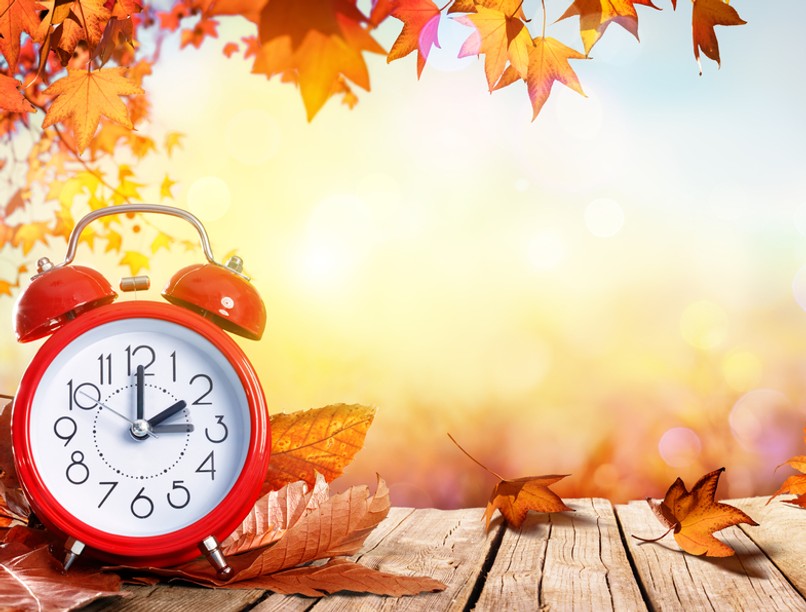 őszi óraátállítás időpontja 2023