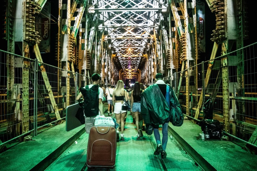 Külön belgyógyászati és sebészeti kezelővel, sokktalanítóval és megfigyelő helyiségekkel is felszerelt ambulancián nyújtottak ellátást.