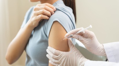 Végre kiderült, miért növelik meg bizonyos Covid vakcinák a vérrögképződés kockázatát című cikk nyitóképe