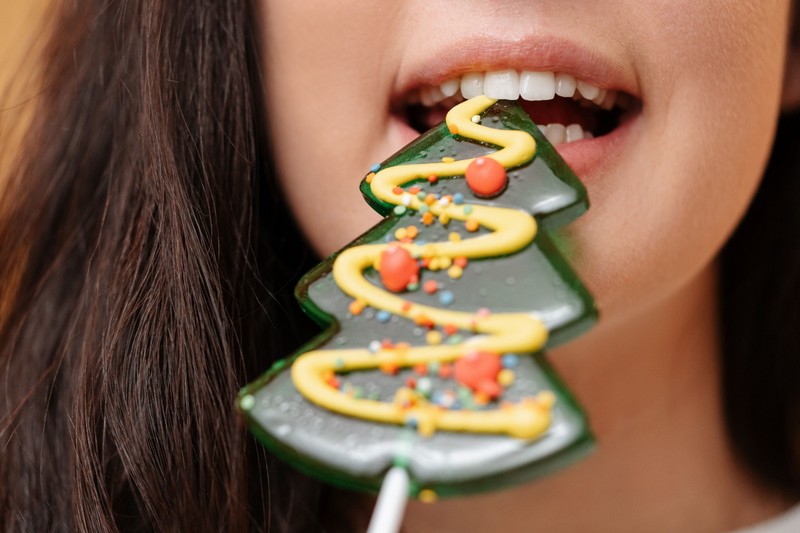 Karácsonyi édességcunami: így kerülheti el a fogszuvasodást