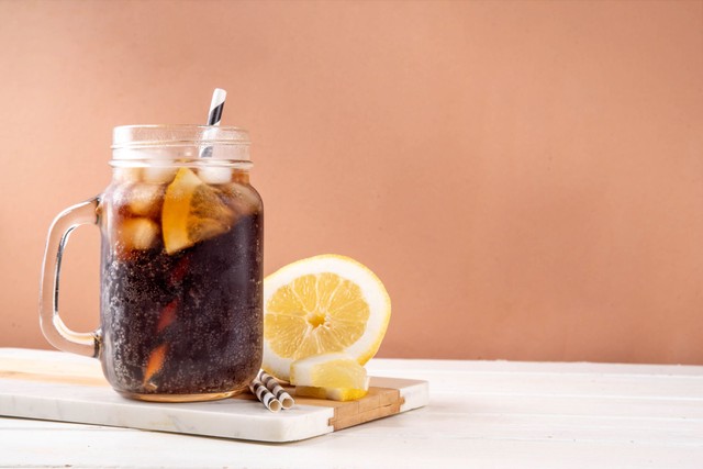 Nagy sláger a fekete limonádé – mutatjuk, mit tud valójában