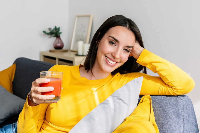 A paradicsom kiváló forrása a rostoknak és a likopinnak, egy magas antioxidáns hatású növényi pigmentnek, amely segít csökkenteni a koleszterinszintet és védi az artériákat. Emellett alacsony a nátriumtartalma, így természetes szövetségese a magas vérnyomásban szenvedőknek.