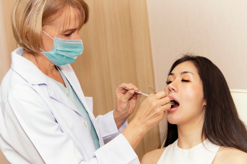 Magyarországon évente kétszer annyian halnak meg szájüregi daganatban, mint autóbalesetben.