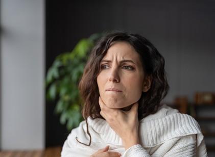 Rekedtség és nyelési nehézség – lehet, hogy hangszalag-gyulladás okozza? című cikk nyitóképe