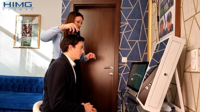 Hajhullás okai és megoldásai: Mikor szükséges a hajbeültetés? című cikk nyitóképe