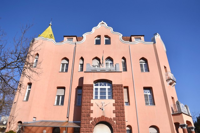 200 gyermek története: biztonságban a Bethesda gyógyítóinak kezeiben