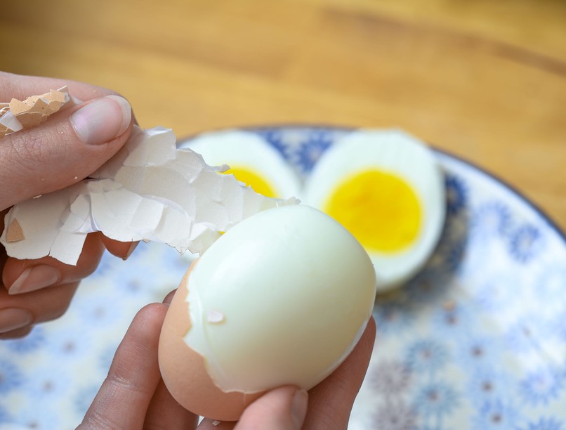 főtt tojás megpucolássa hogyan legjobb