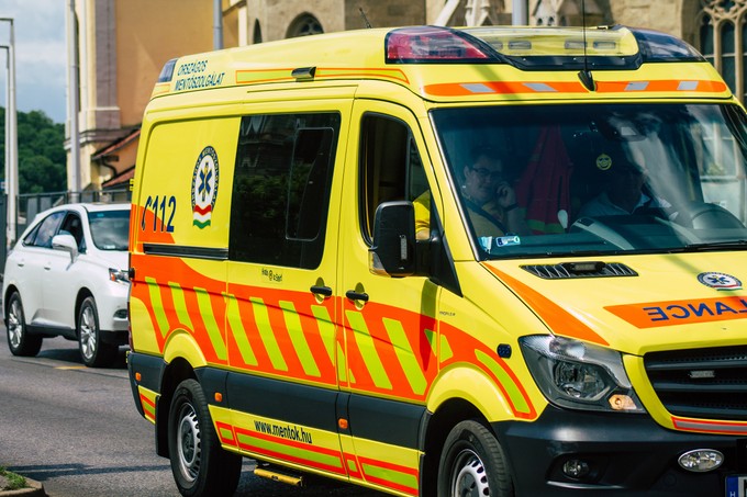 Most támogatói pulóverrel segítheti a mentőket című cikk nyitóképe