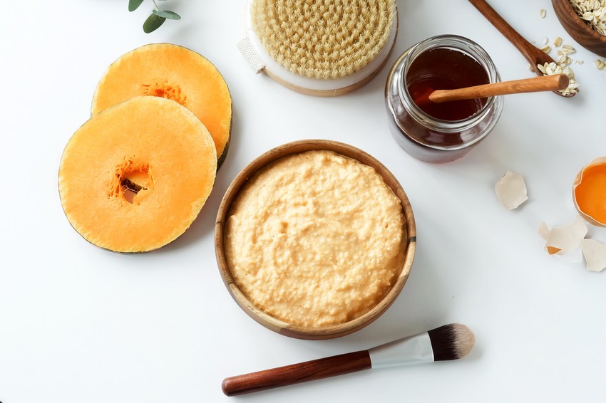 A vitaminban gazdag sütőtök arcra kenve felfrissít, ha megesszük, pedig az emésztésünket segíti - de még ennél is többet tud az ősz legfinomabb zöldsége!