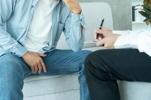 Féreg tekergőzött a férfi péniszében, miután megmártózott a vízben