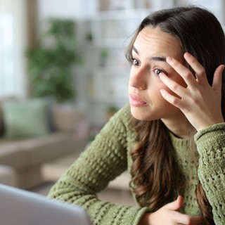 Kisbabám véletlenül belekapott a szemembe, melyet el is láttak az orvosok - le kell most ragasztani? Az orvos válaszol     című cikk nyitóképe