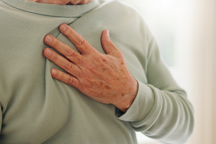 A rheumatoid arthritis következtében a tüdő is begyulladhat, ami légzési nehézségeket okozhat. Ez a gyulladás ugyanakkor érintheti a szívet és az ereket is.