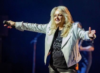 Aggasztó hírek érkeztek Bonnie Tyler egészségéről - újra kellett éleszteni a legendás énekesnőt című cikk nyitóképe