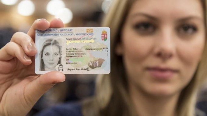 E-személyit kell kiváltaniuk az egészségügyi dolgozóknak című cikk nyitóképe