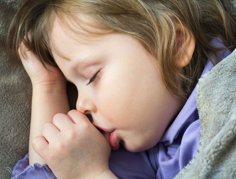 az orvos válaszol, ujjszopás, kisgyerek