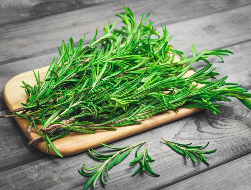 Hasogató fejfájásra ébredt? Ezzel a hétköznapi fűszerrel enyhíthető a fejgörcs