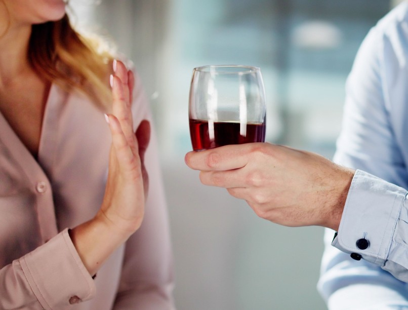 színes alkohol nélkül mi történik hatása