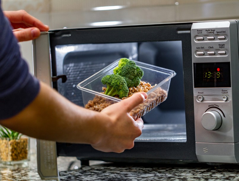 mikrohullámú sütő, főzési technológia, tápanyagok, sugárzás, káros sugárzás