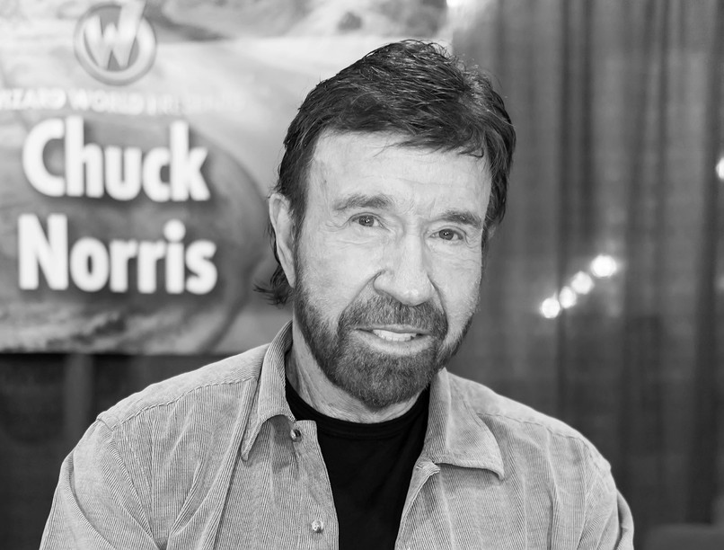 Elhunyt Chuck Norris hírek