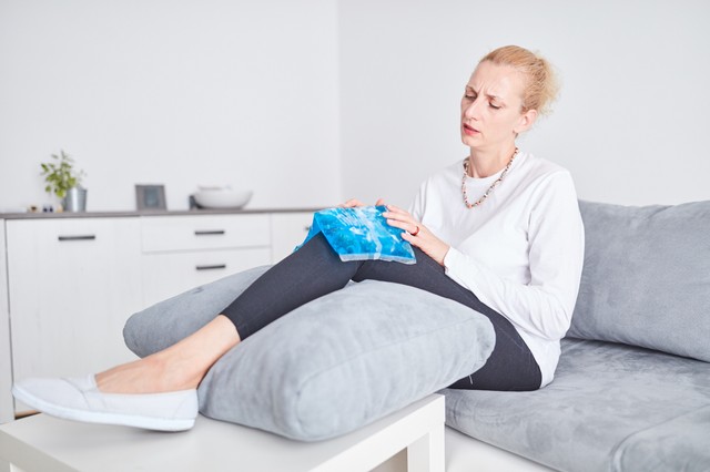 Minden mozdulatra fáj, csikorog a térde? Ilyen gyógynövények segíthetnek 50 felett