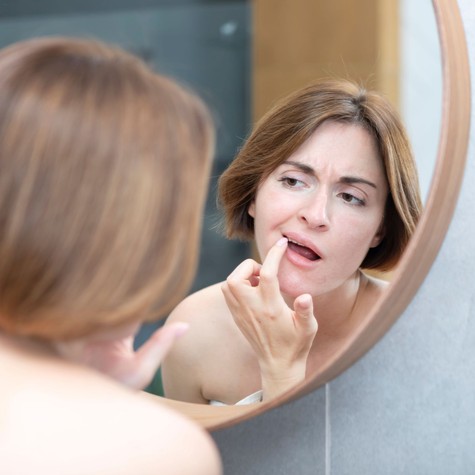 A fogorvos figyelmeztet: ezek a szájban megjelenő tünetek a vastagbélrák kockázatára utalhatnak című cikk nyitóképe